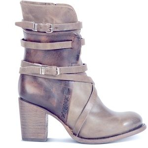 Freebird Baker. Size 8 Gray color